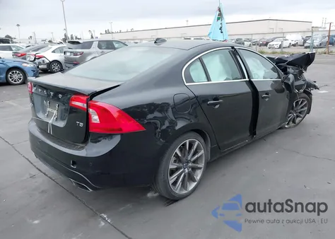 2015 Volvo S60 T5 Platinum z USA, uszkodzony, nr VIN YV126MFM6F2361507